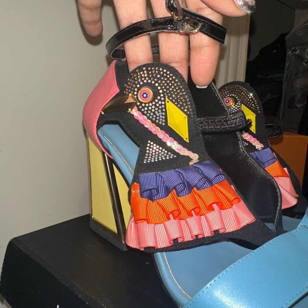 Italian Leather Ruffle Shoes - Picture 4 of 4